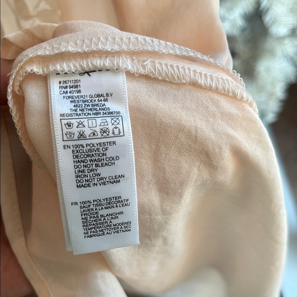 Sheer Light Pink Sleeveless Blouse with floral detail - Picture 6 of 7